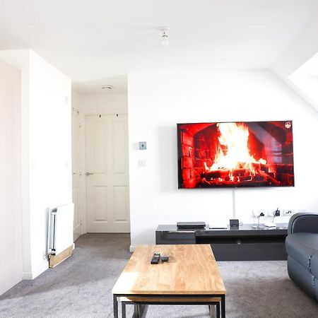 Stunning Two-Bedroom Apartment At A3Ree, Free Parking, Near Cribbs Causeway Mall Bristol Esterno foto