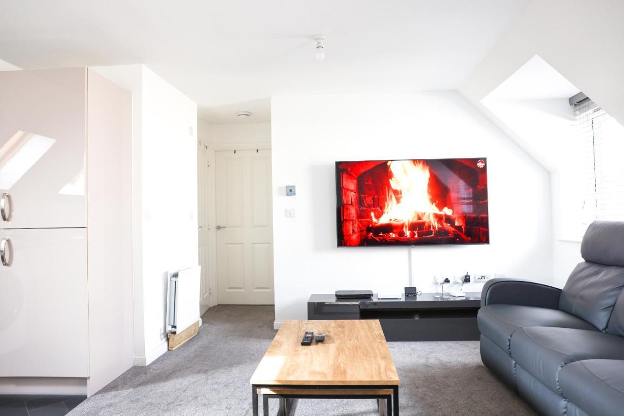 Stunning Two-Bedroom Apartment At A3Ree, Free Parking, Near Cribbs Causeway Mall Bristol Esterno foto