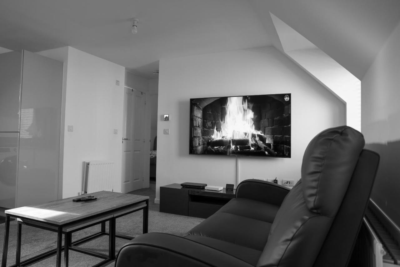 Stunning Two-Bedroom Apartment At A3Ree, Free Parking, Near Cribbs Causeway Mall Bristol Esterno foto