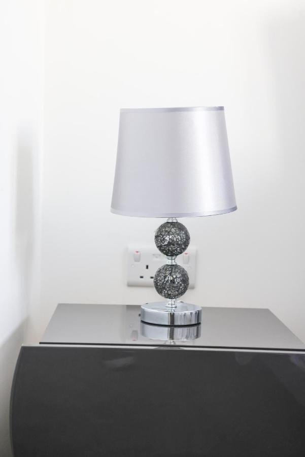 Stunning Two-Bedroom Apartment At A3Ree, Free Parking, Near Cribbs Causeway Mall Bristol Esterno foto