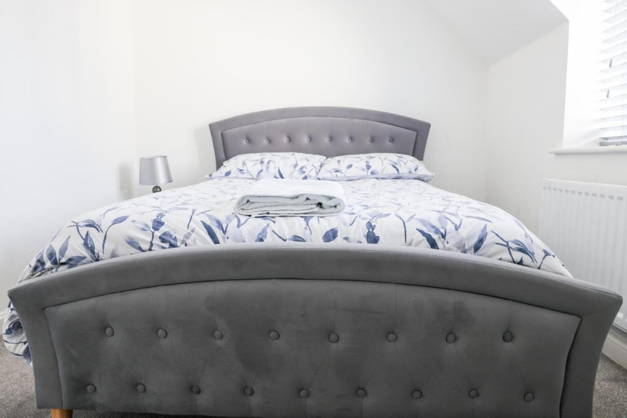 Stunning Two-Bedroom Apartment At A3Ree, Free Parking, Near Cribbs Causeway Mall Bristol Esterno foto