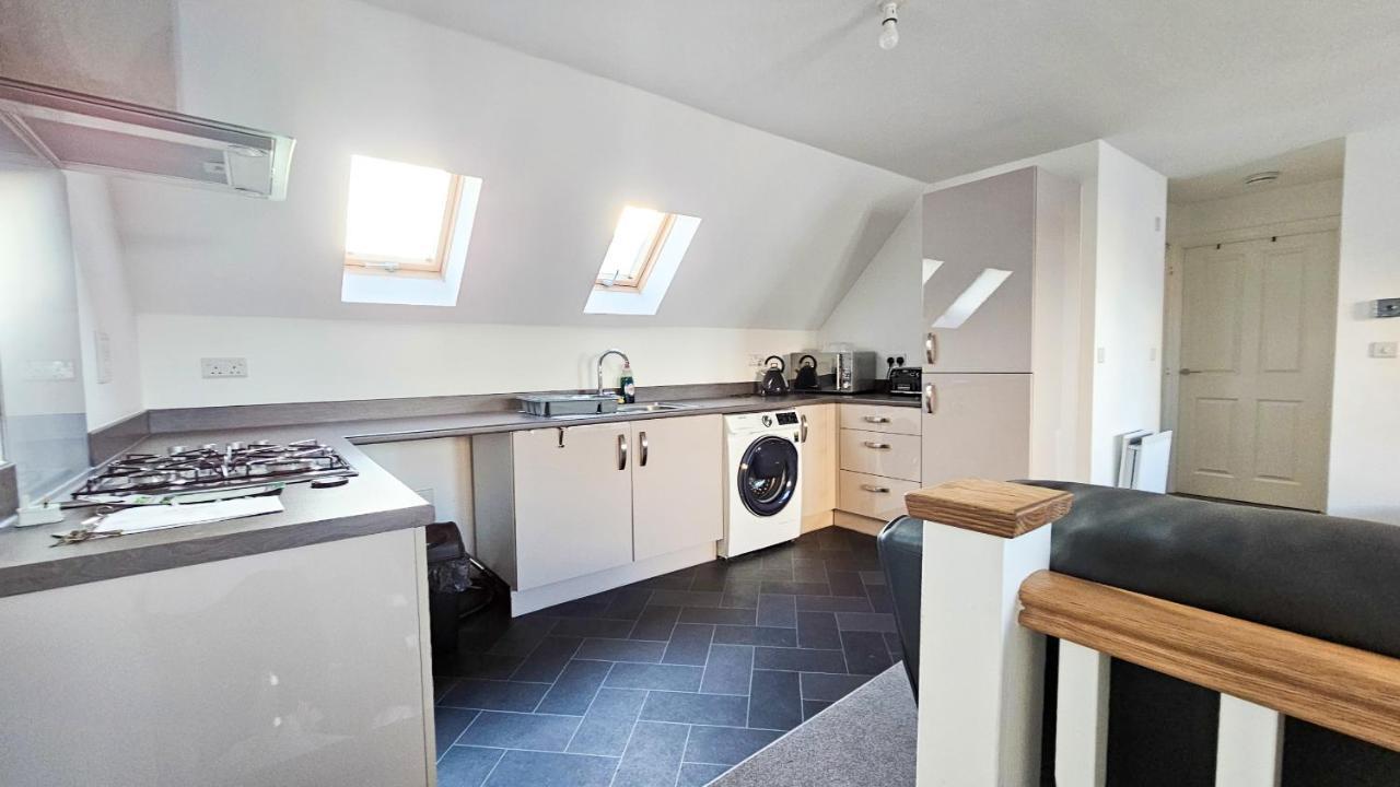Stunning Two-Bedroom Apartment At A3Ree, Free Parking, Near Cribbs Causeway Mall Bristol Esterno foto