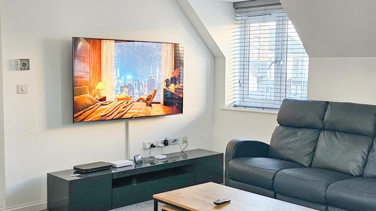 Stunning Two-Bedroom Apartment At A3Ree, Free Parking, Near Cribbs Causeway Mall Bristol Esterno foto
