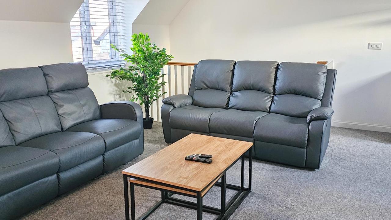 Stunning Two-Bedroom Apartment At A3Ree, Free Parking, Near Cribbs Causeway Mall Bristol Esterno foto