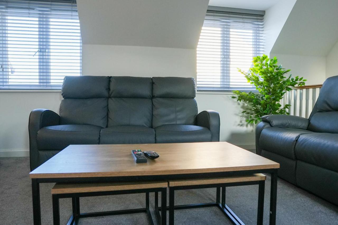 Stunning Two-Bedroom Apartment At A3Ree, Free Parking, Near Cribbs Causeway Mall Bristol Esterno foto
