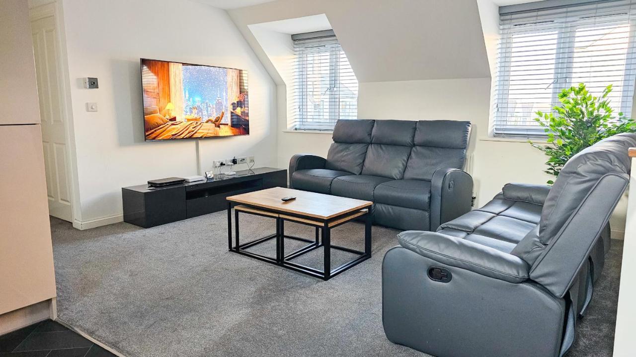 Stunning Two-Bedroom Apartment At A3Ree, Free Parking, Near Cribbs Causeway Mall Bristol Esterno foto