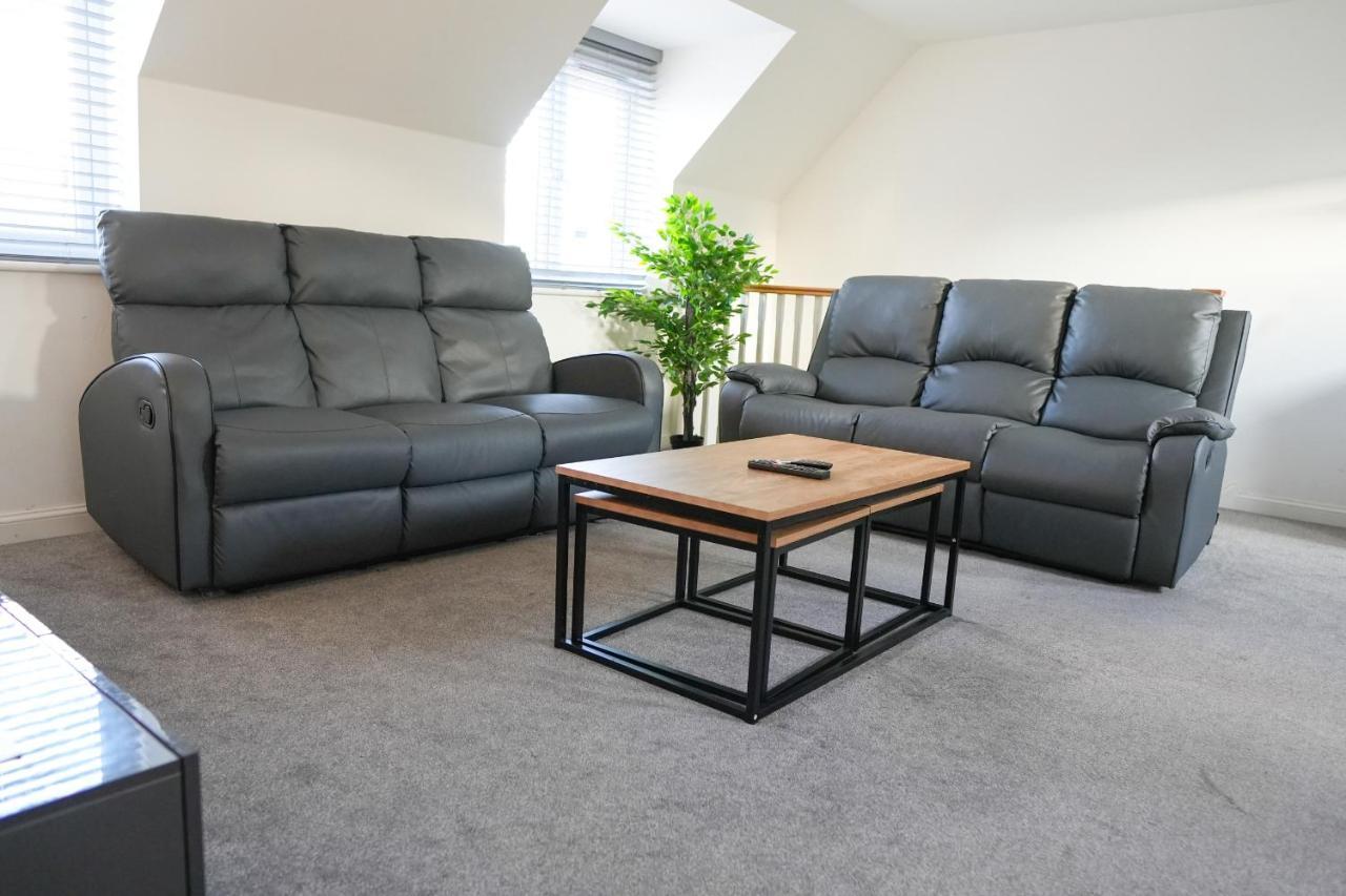 Stunning Two-Bedroom Apartment At A3Ree, Free Parking, Near Cribbs Causeway Mall Bristol Esterno foto