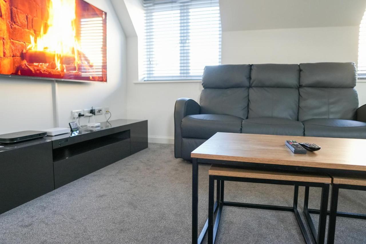 Stunning Two-Bedroom Apartment At A3Ree, Free Parking, Near Cribbs Causeway Mall Bristol Esterno foto