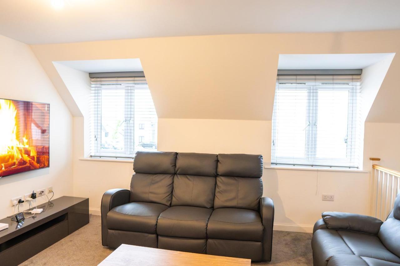 Stunning Two-Bedroom Apartment At A3Ree, Free Parking, Near Cribbs Causeway Mall Bristol Esterno foto