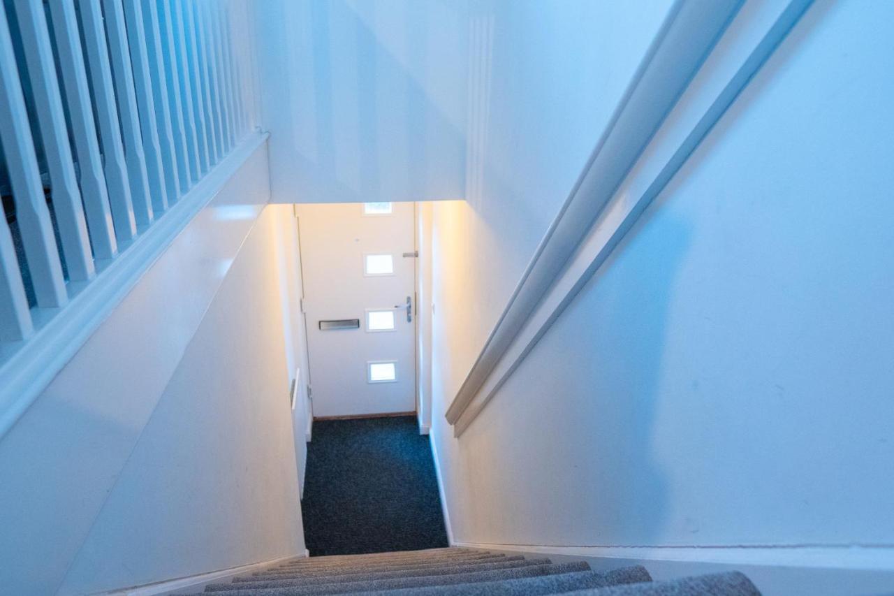 Stunning Two-Bedroom Apartment At A3Ree, Free Parking, Near Cribbs Causeway Mall Bristol Esterno foto