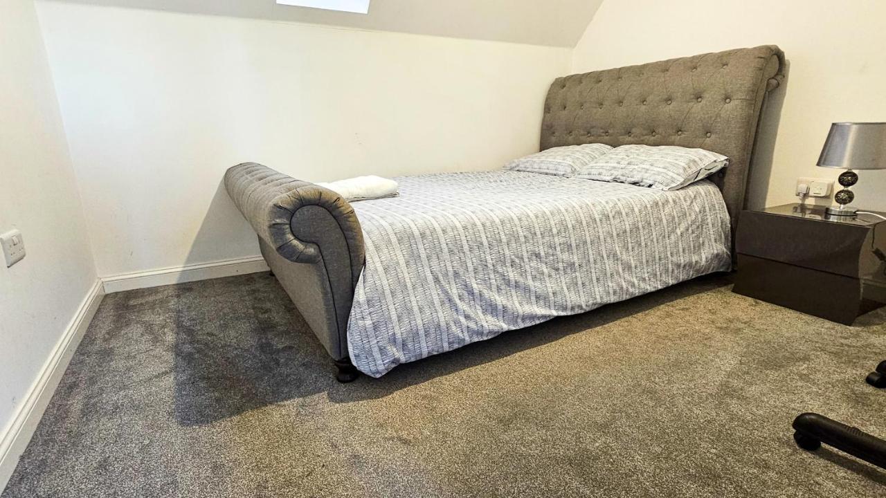 Stunning Two-Bedroom Apartment At A3Ree, Free Parking, Near Cribbs Causeway Mall Bristol Esterno foto