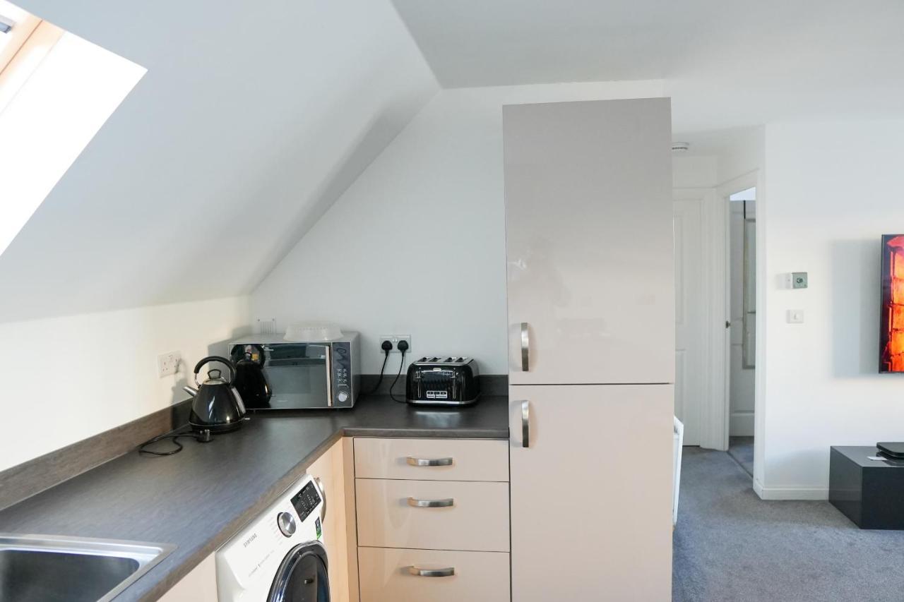 Stunning Two-Bedroom Apartment At A3Ree, Free Parking, Near Cribbs Causeway Mall Bristol Esterno foto
