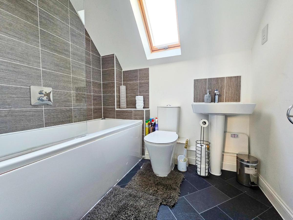 Stunning Two-Bedroom Apartment At A3Ree, Free Parking, Near Cribbs Causeway Mall Bristol Esterno foto