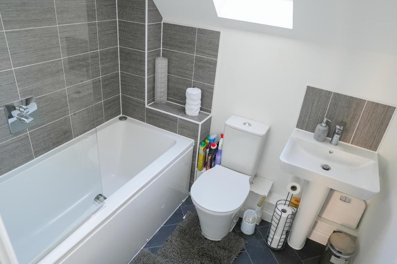 Stunning Two-Bedroom Apartment At A3Ree, Free Parking, Near Cribbs Causeway Mall Bristol Esterno foto