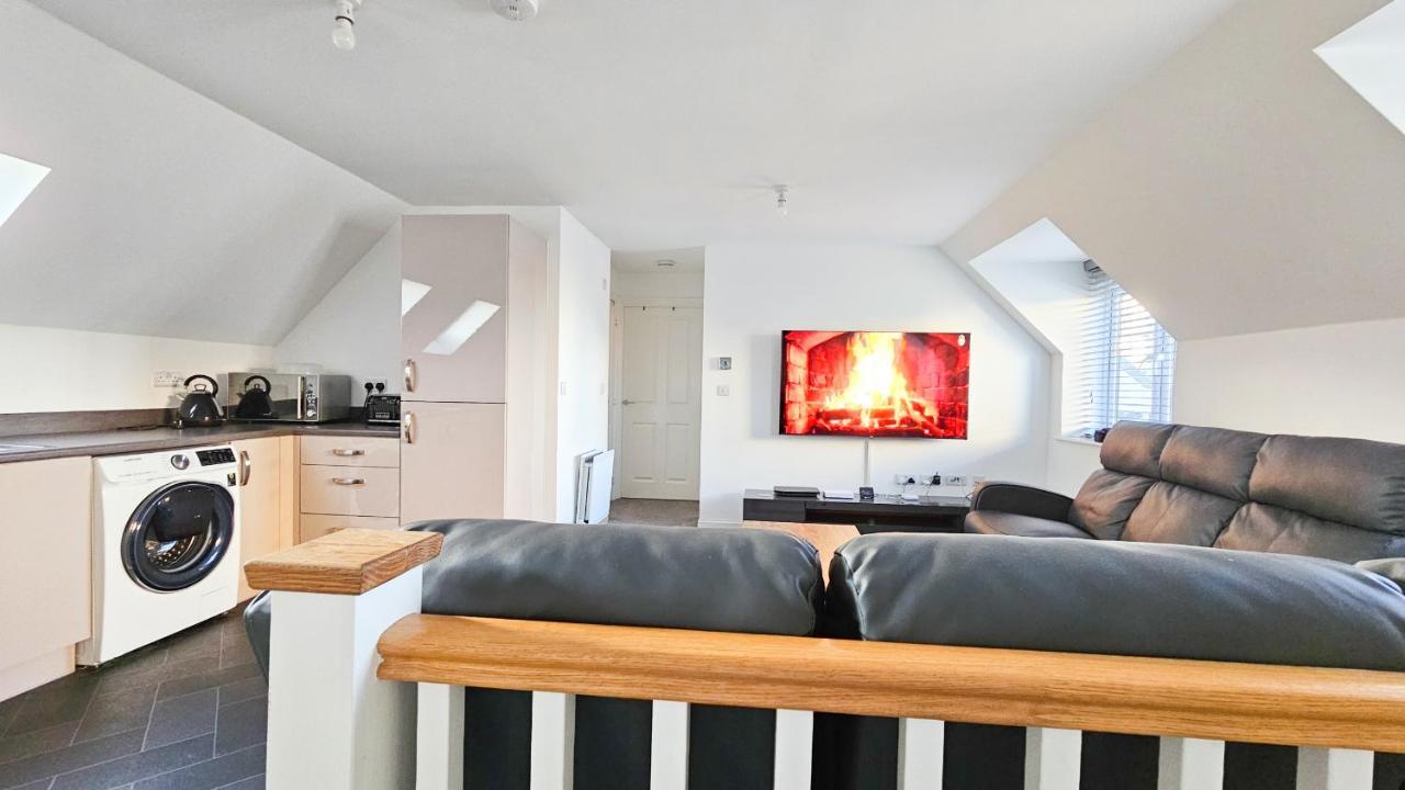 Stunning Two-Bedroom Apartment At A3Ree, Free Parking, Near Cribbs Causeway Mall Bristol Esterno foto