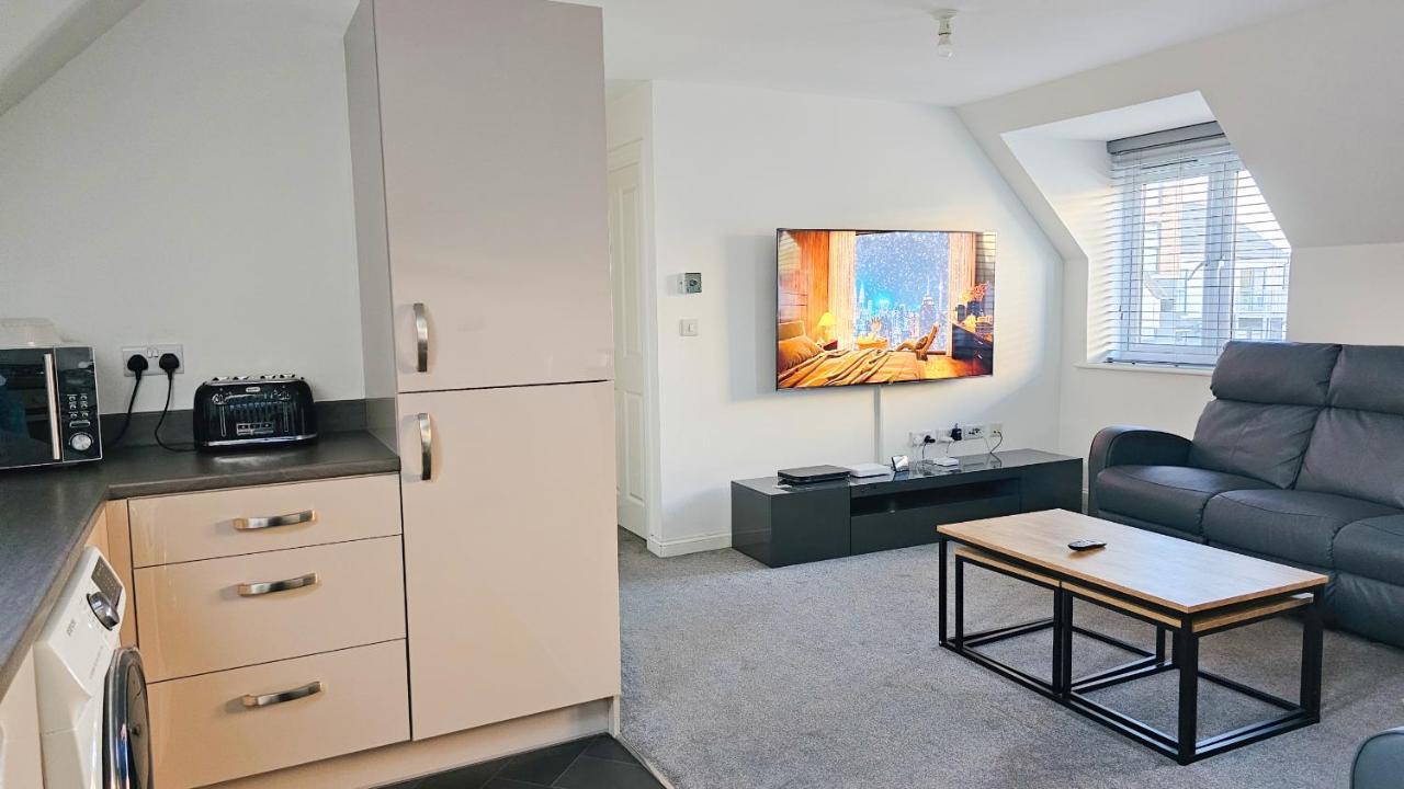 Stunning Two-Bedroom Apartment At A3Ree, Free Parking, Near Cribbs Causeway Mall Bristol Esterno foto