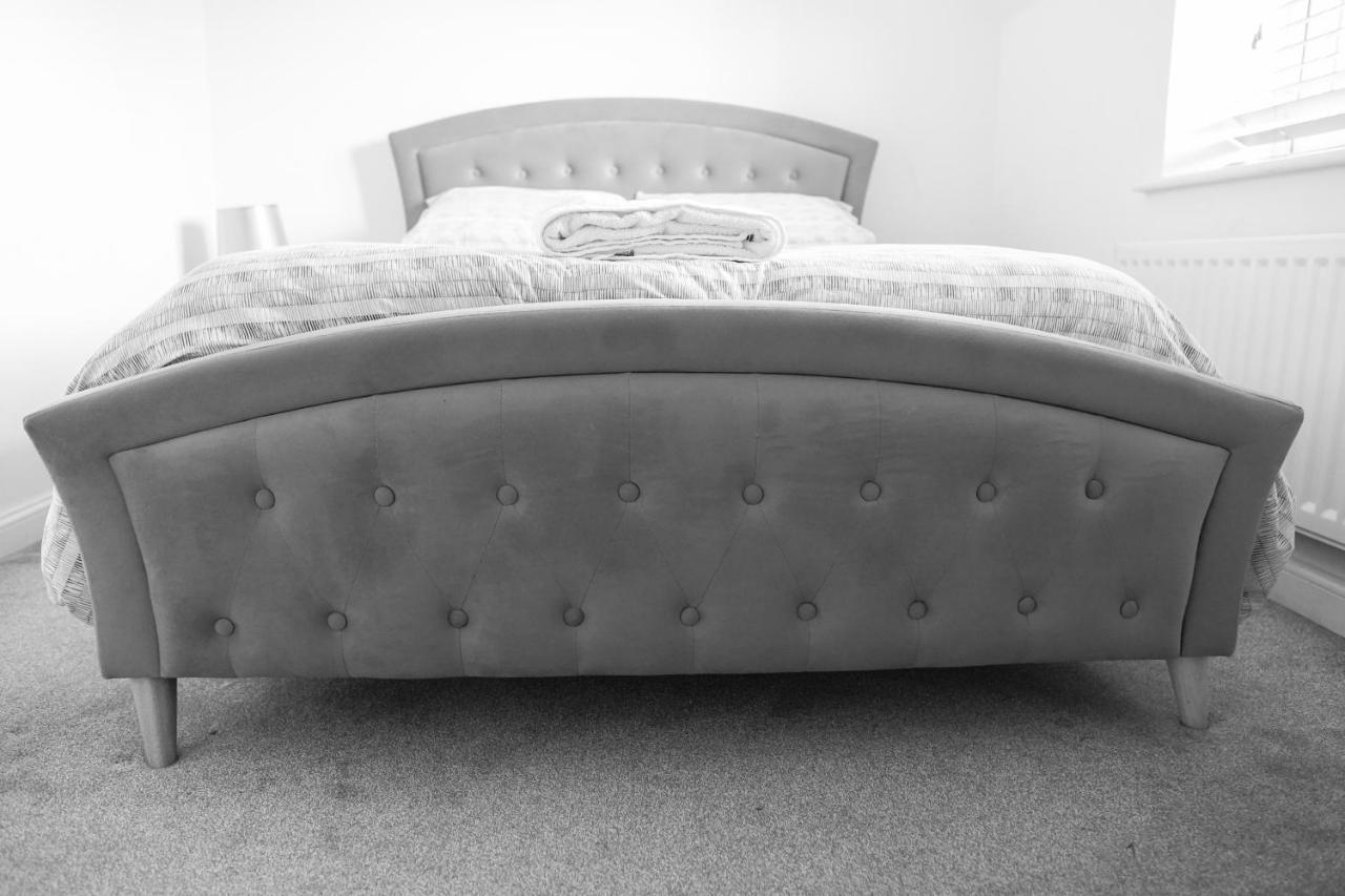 Stunning Two-Bedroom Apartment At A3Ree, Free Parking, Near Cribbs Causeway Mall Bristol Esterno foto