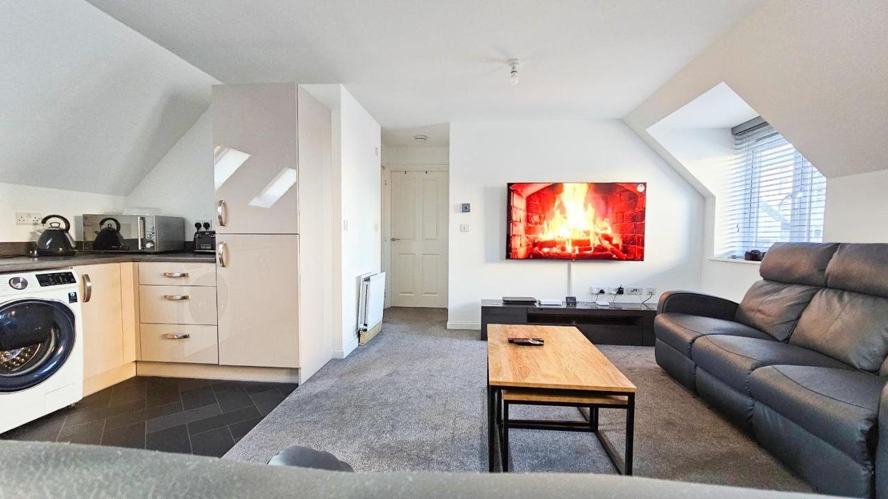 Stunning Two-Bedroom Apartment At A3Ree, Free Parking, Near Cribbs Causeway Mall Bristol Esterno foto