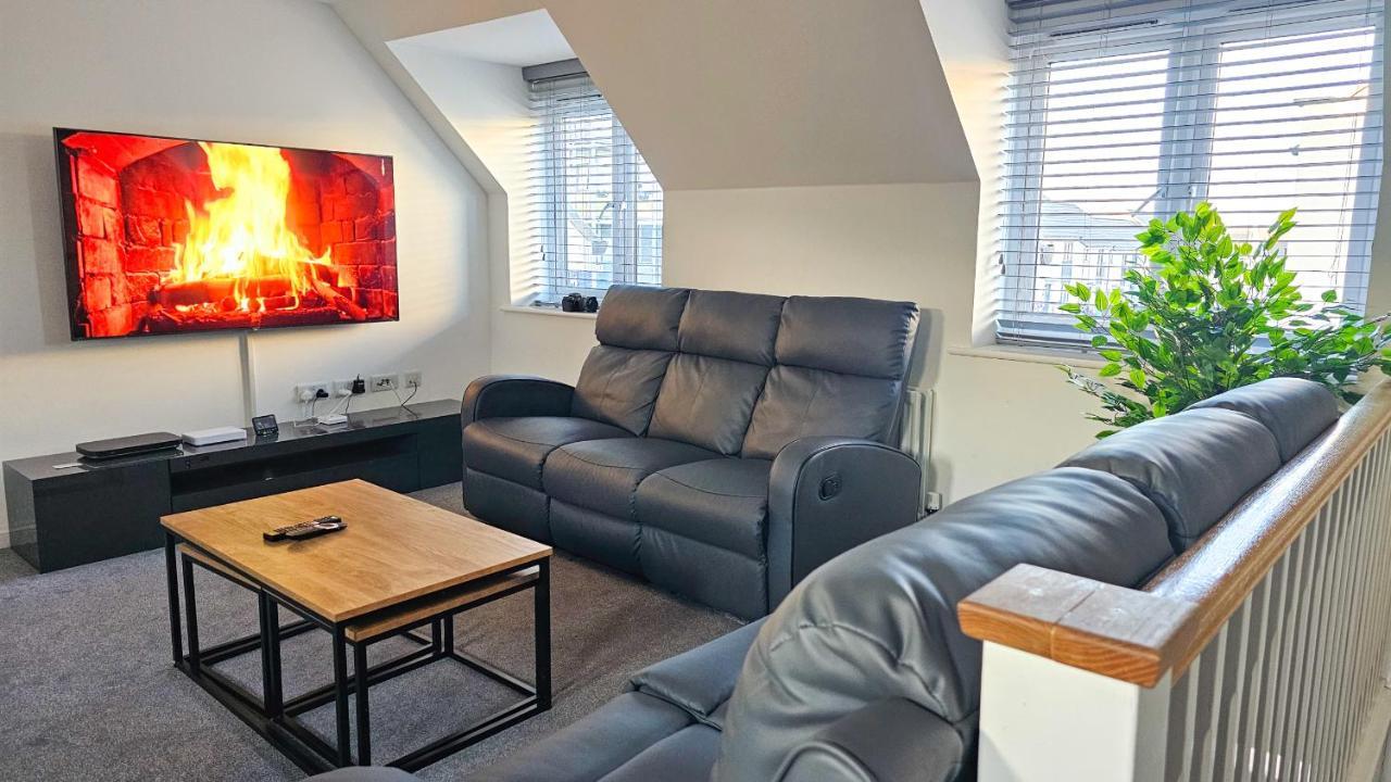 Stunning Two-Bedroom Apartment At A3Ree, Free Parking, Near Cribbs Causeway Mall Bristol Esterno foto