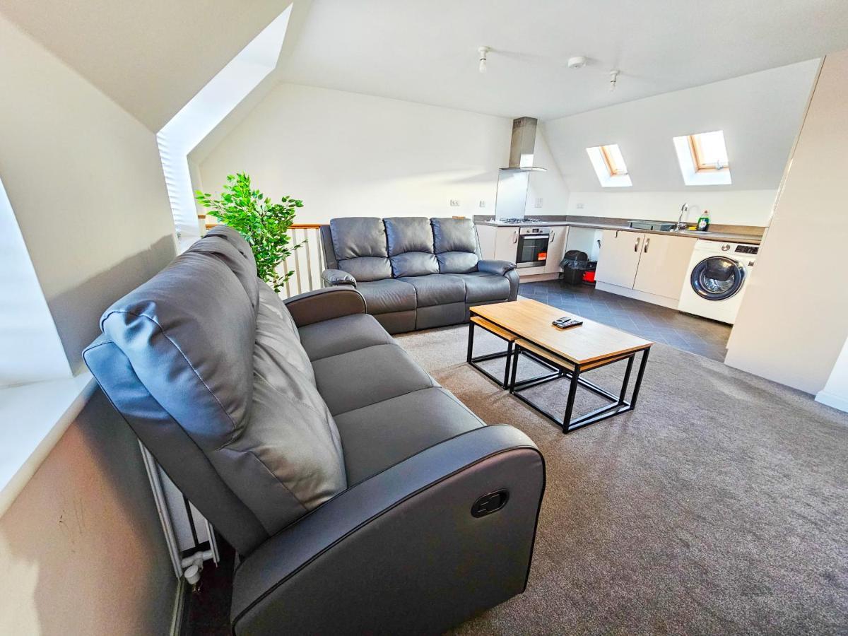 Stunning Two-Bedroom Apartment At A3Ree, Free Parking, Near Cribbs Causeway Mall Bristol Esterno foto