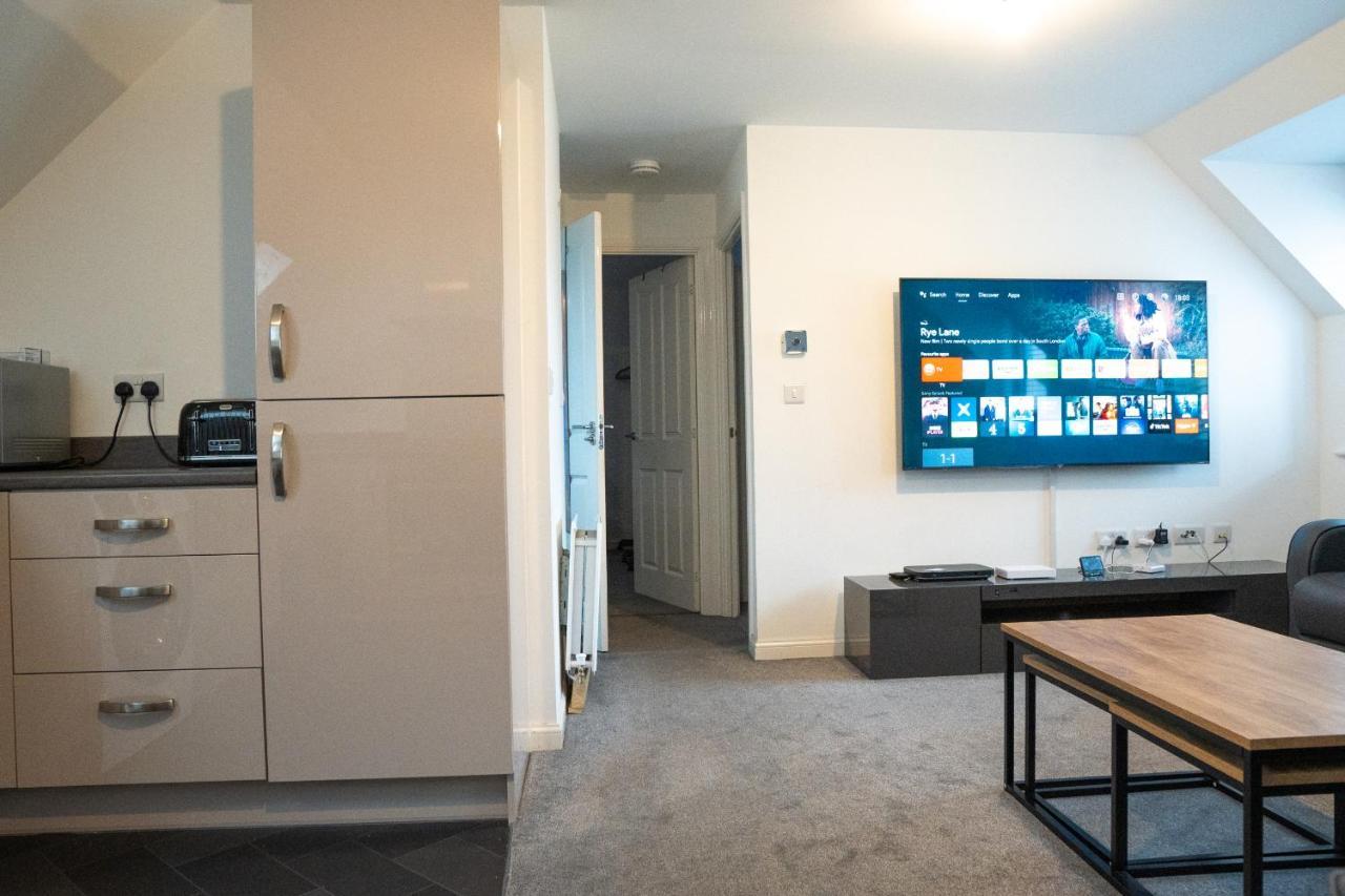 Stunning Two-Bedroom Apartment At A3Ree, Free Parking, Near Cribbs Causeway Mall Bristol Esterno foto