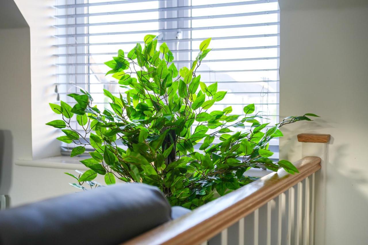 Stunning Two-Bedroom Apartment At A3Ree, Free Parking, Near Cribbs Causeway Mall Bristol Esterno foto